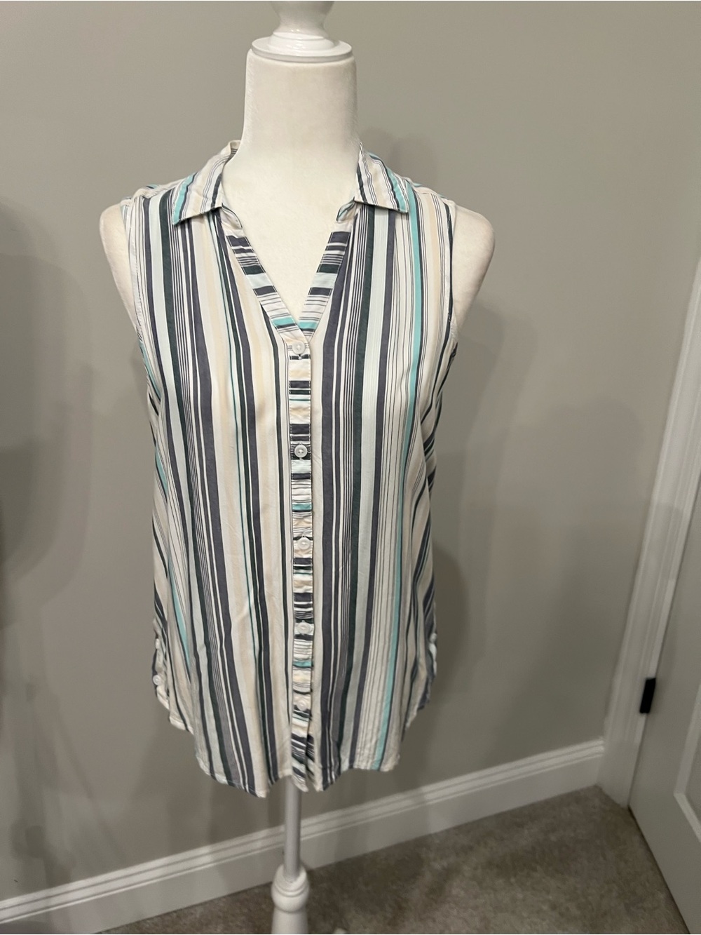 Beach Lunch Lounge Sleeveless Striped Button-Front V-Neck Top Size S
